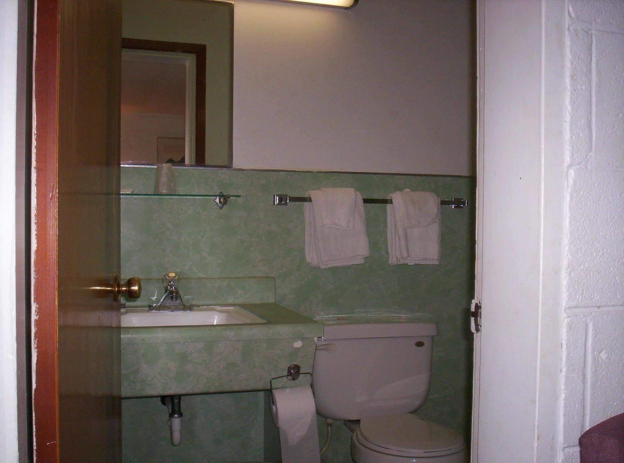 Budget Motel Rockwood Bagian luar foto